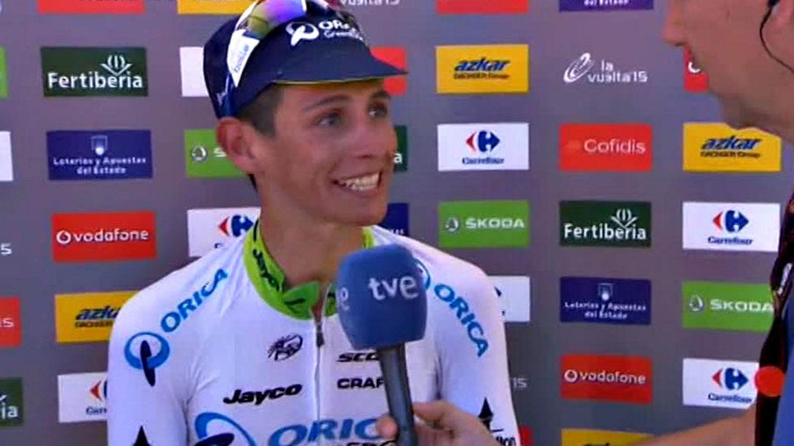 El corredor colombiano Esteban Chaves, del Orica GreenEdge, se ha  adjudicado la segunda etapa de la Vuelta ciclista a España, disputada  entre Alhaurín de la Torre y Caminito del Rey sobre 158,7 kilómetros,  por delante del holandés Tom Dumoulin (Gi