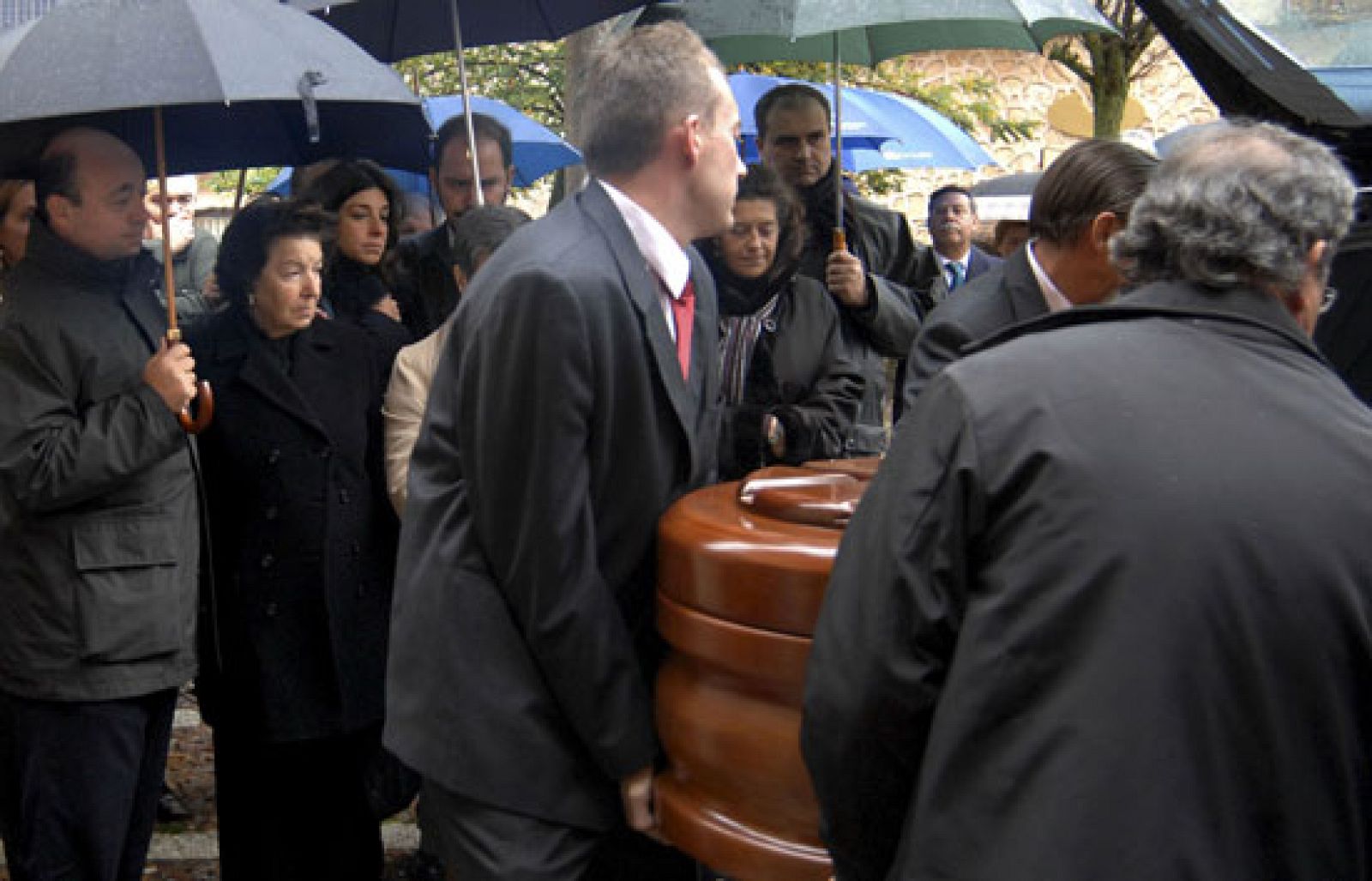 Centenares de personas despiden a José María Cuevas | Ver