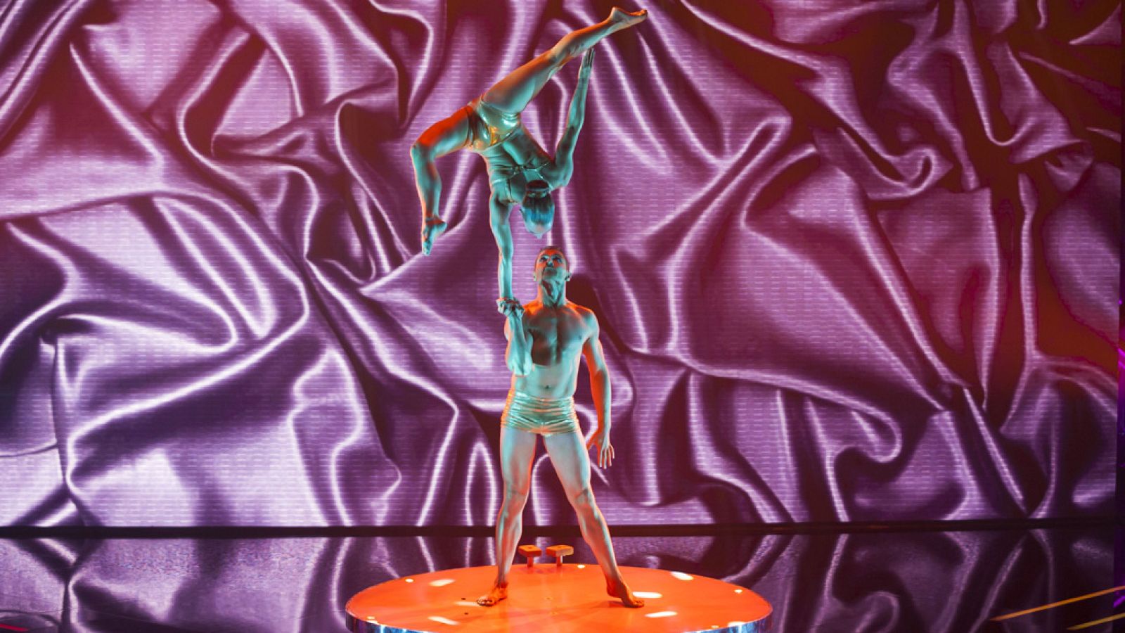 Insuperables -  Emocionante coreografía de Acrodreams