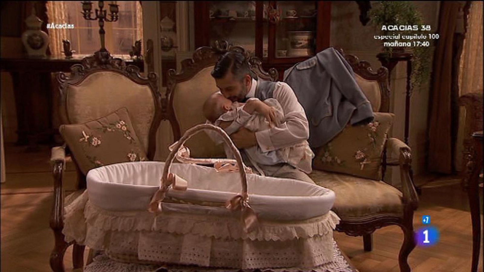 'Acacias 38' - Felipe por fin coge a su hija en brazos