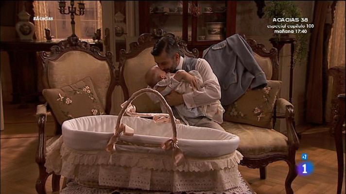 Acacias 38 - Felipe por fin coge a su hija en brazos