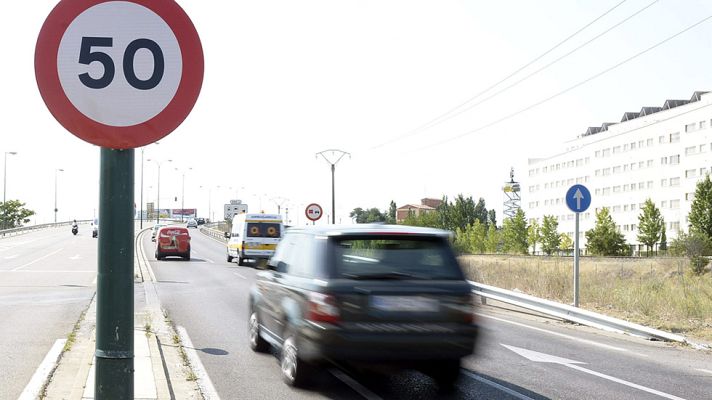 Telediario 1 - Sacarse el carné de conducir en España cuesta una media de 834 euros con 20 clases prácticas
