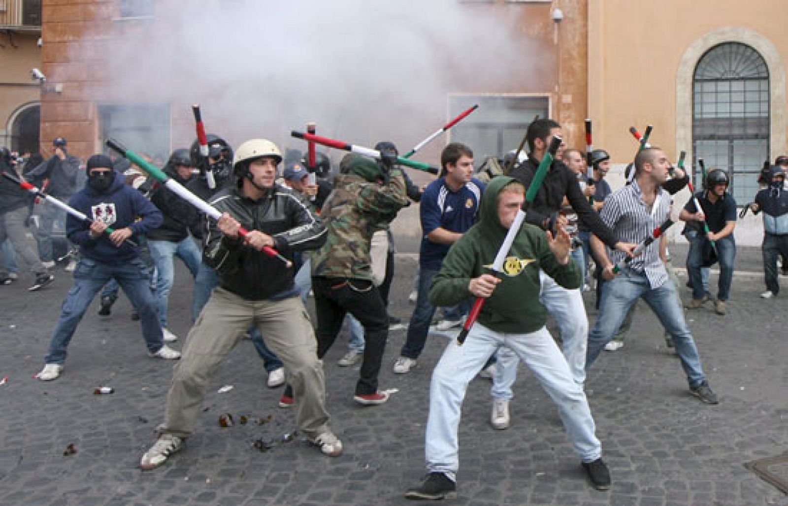 Los estudiantes se manifiestan en Roma tras el decreto del Senado que reforma la educación pública | Ver