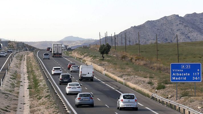 Telediario 1 - Comienza la operación retorno del verano 2015