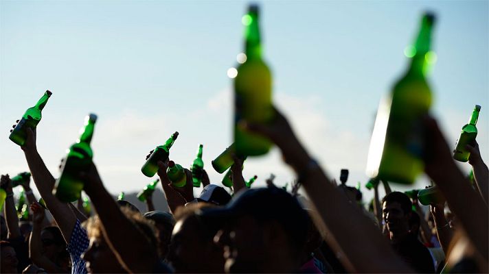 Telediario 1 - Gijón bate su propio récord Guinnes escanciando sidra