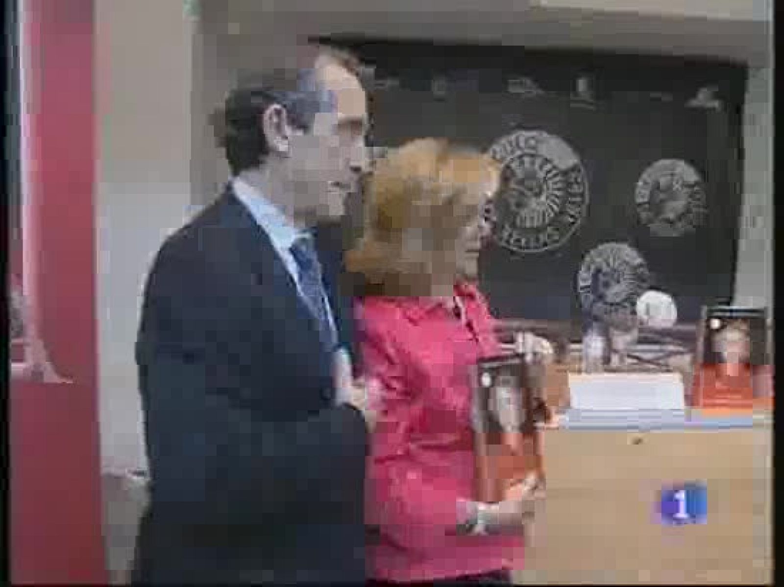 Carmen Enríquez y Emilio Oliva presentan un libro sobre la Reina | Ver