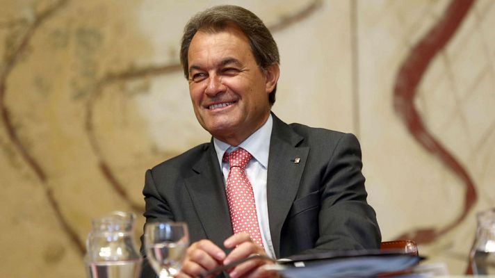 Telediario 1 - El PP presenta una ley que permitiría al TC sancionar o suspender a Mas