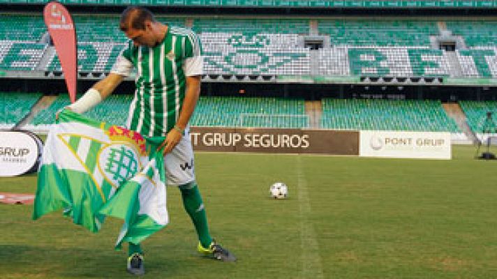 Telediario 1 - Miles de béticos aclaman a Joaquín en su regreso al Benito Villamarín