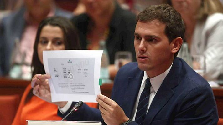 Telediario 1 - Críticas de PP, PSOE y C's a las explicaciones de Mas en el Parlament