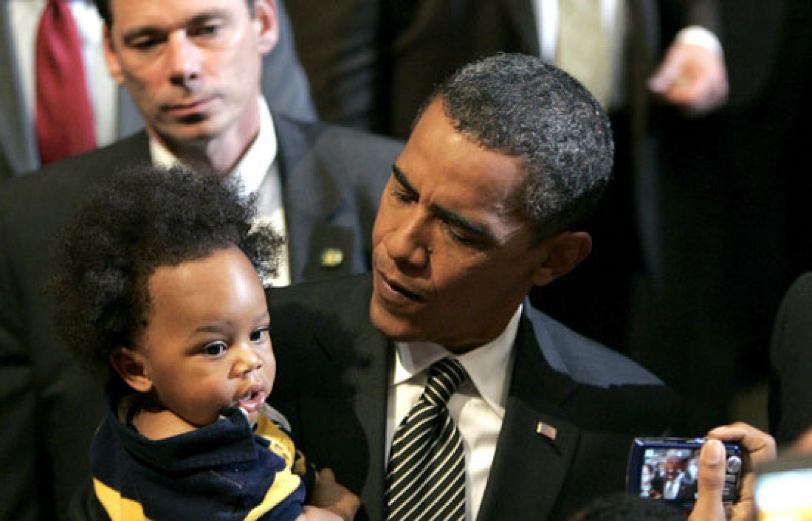 El color de piel de Obama no es indiferente para gran parte del electorado | Ver