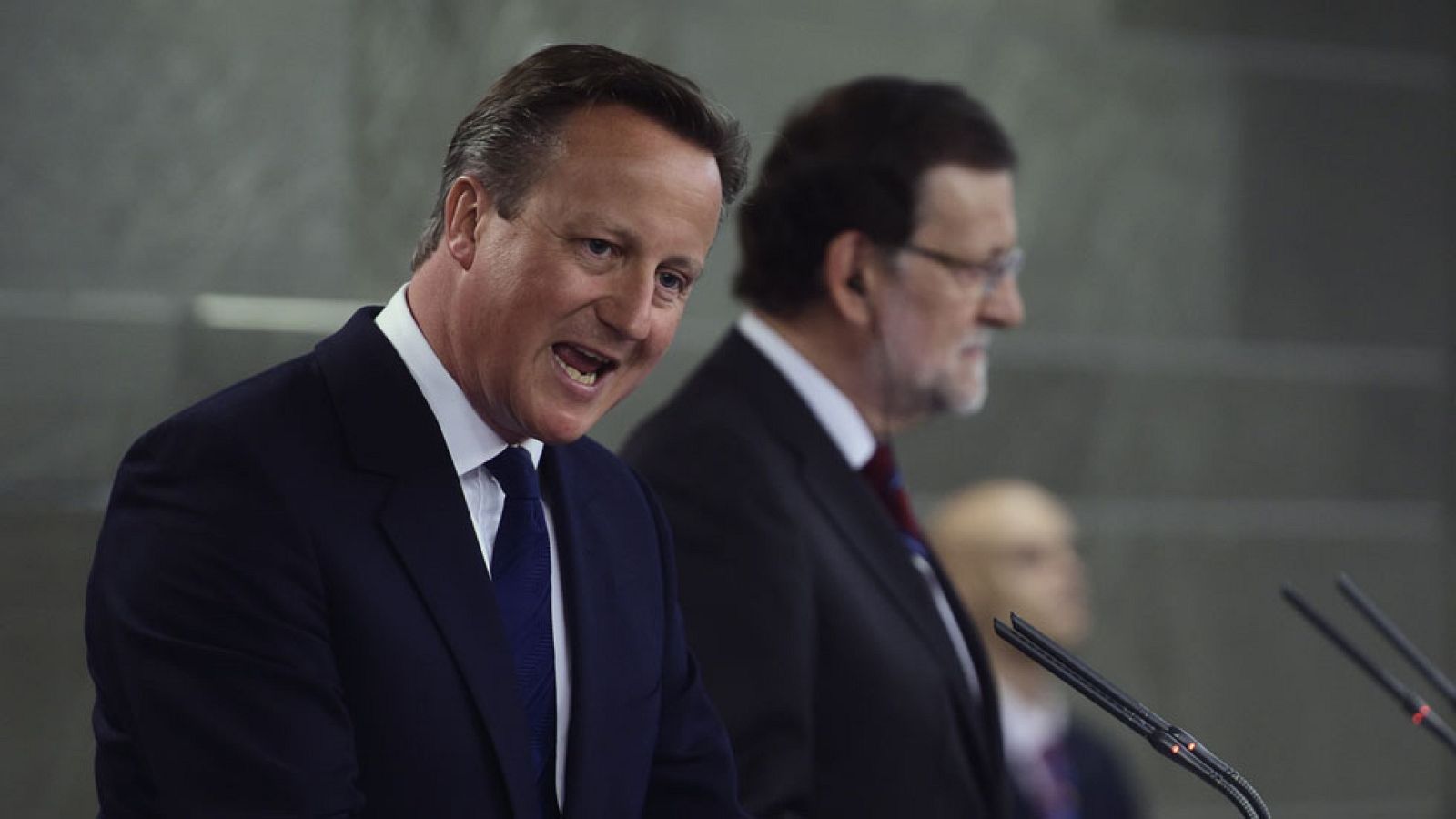 Cameron dice que Cataluña "debe ajustarse a la ley" y que quedaría fuera de la UE si fuese independiente - Informativo 24h | Ver