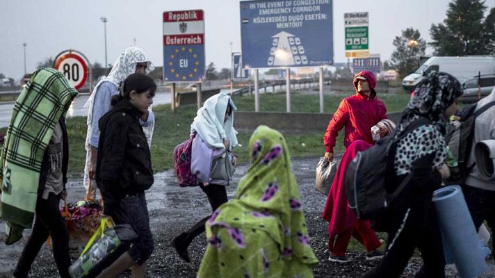 Telediario 1 - Miles de refugiados han entrado ya en Austria