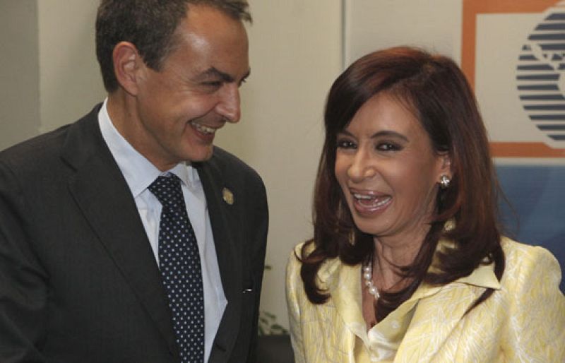 Zapatero recibe garantías de presidenta argentina para las empresas españolas | Ver