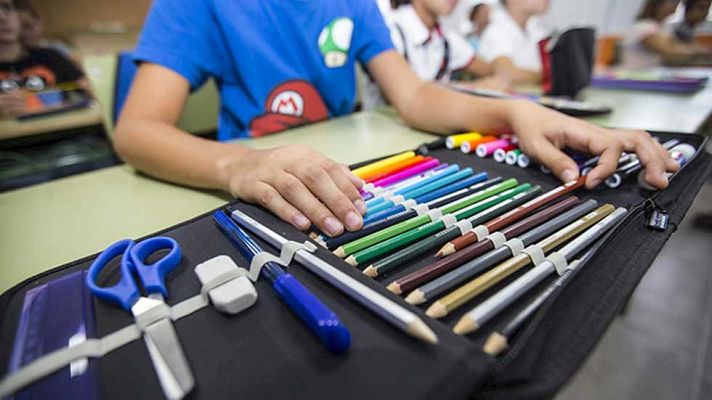 Telediario 1 - La vuelta al cole le supone al bolsillo de los padres unos 1800 euros de media