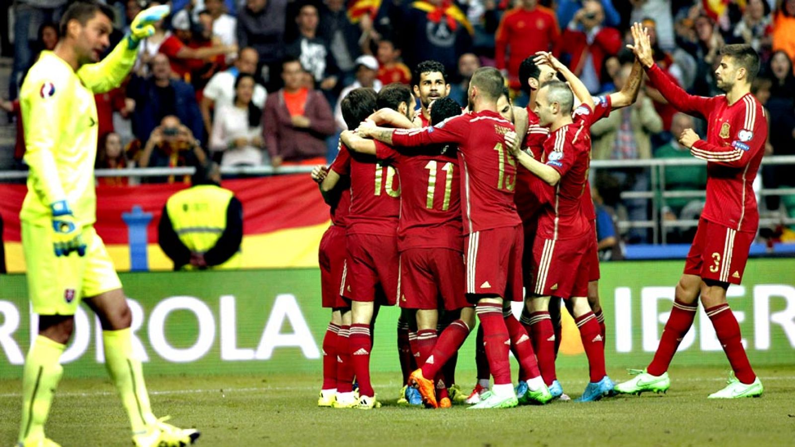 Del Bosque podría introducir cambios respecto a los once titulares de Oviedo. El portero del Manchester United y los laterales, Bernat y Carvajal, pueden ser los cambios más significativos en Skopje.