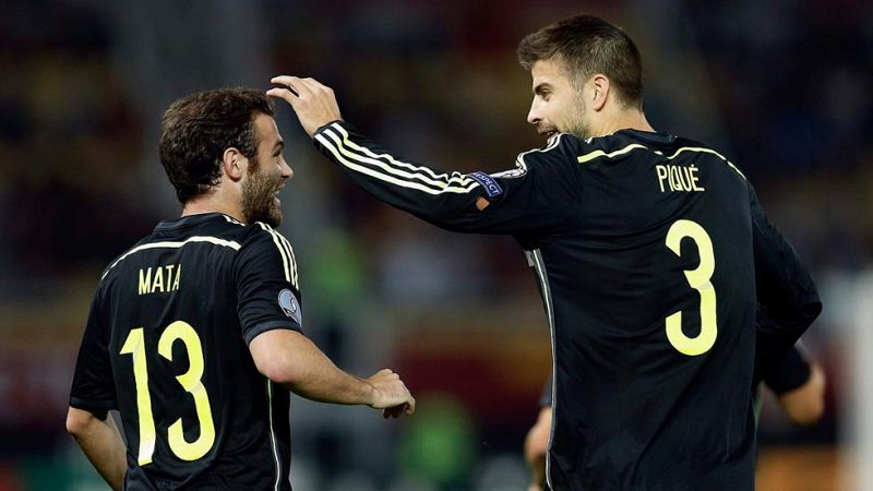 Mata sorprende al portero macedonio con un centro-chut (0-1)