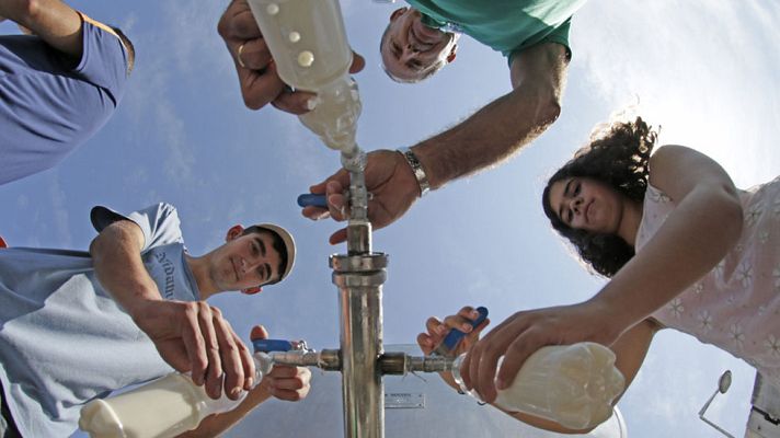 Telediario 1 - Los ganaderos mantienen las movilizaciones hasta la firma definitiva del acuerdo