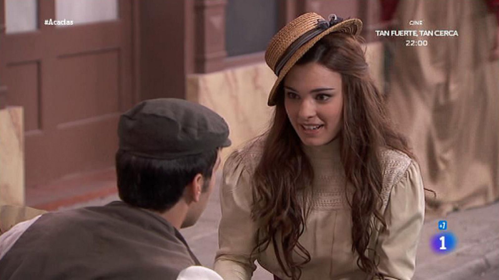 Acacias 38 - Leonor y Pablo charlan amistosamente