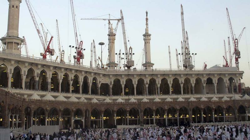 Al menos 87 muertos al caer una grúa en la Gran Mezquita de La Meca | Ver