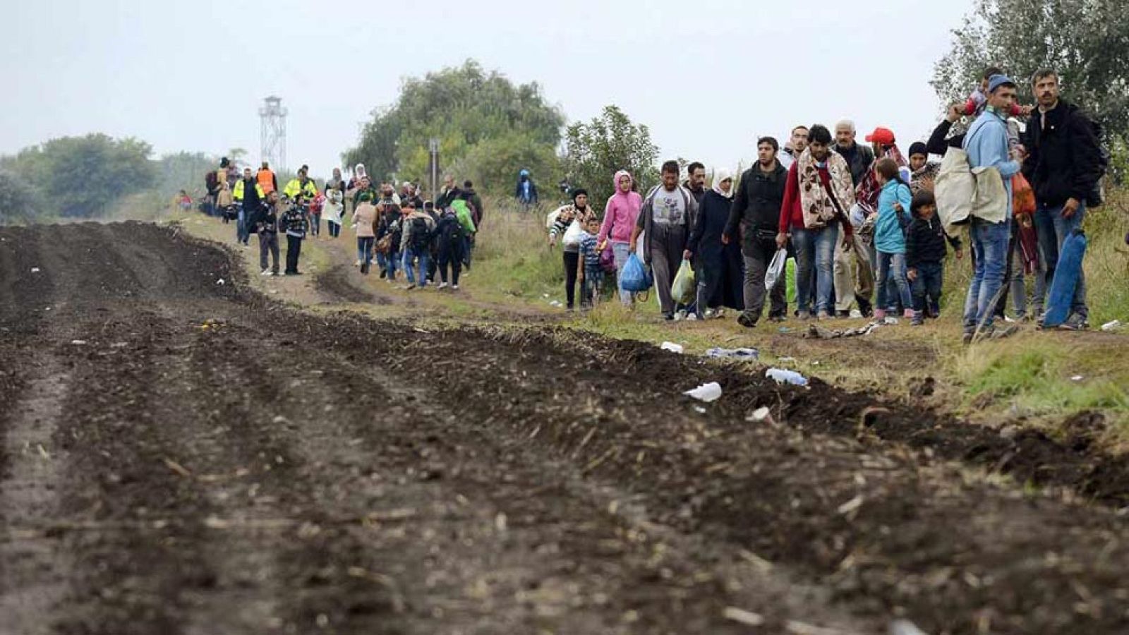 Sigue la entrada de refugiados en Hungría