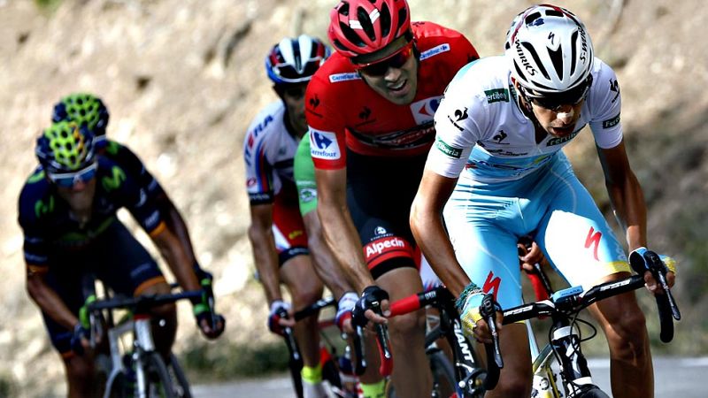 Fabio Aru y Mikel Landa revientan a Dumoulin en La Morcuera