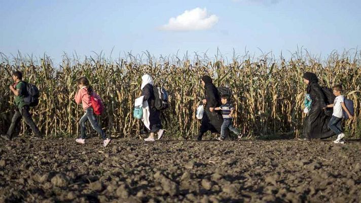 Telediario 1 - La solicitud de asilo es un derecho universal
