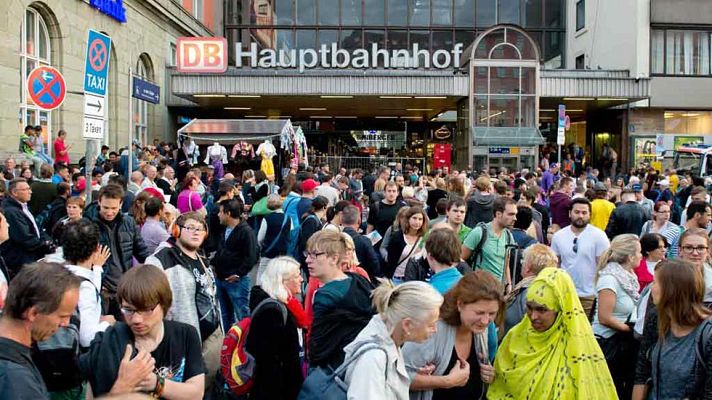 Telediario 1 - Alemania restablece temporalmente el control fronterizo