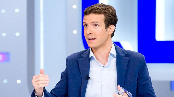 Los desayunos - Casado: "No se trata de ceder más impuestos sino de gestionar mejor los que ya tiene Cataluña"