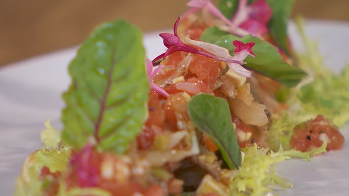 Torres en la cocina - Receta de ensalada de tomate y capellán