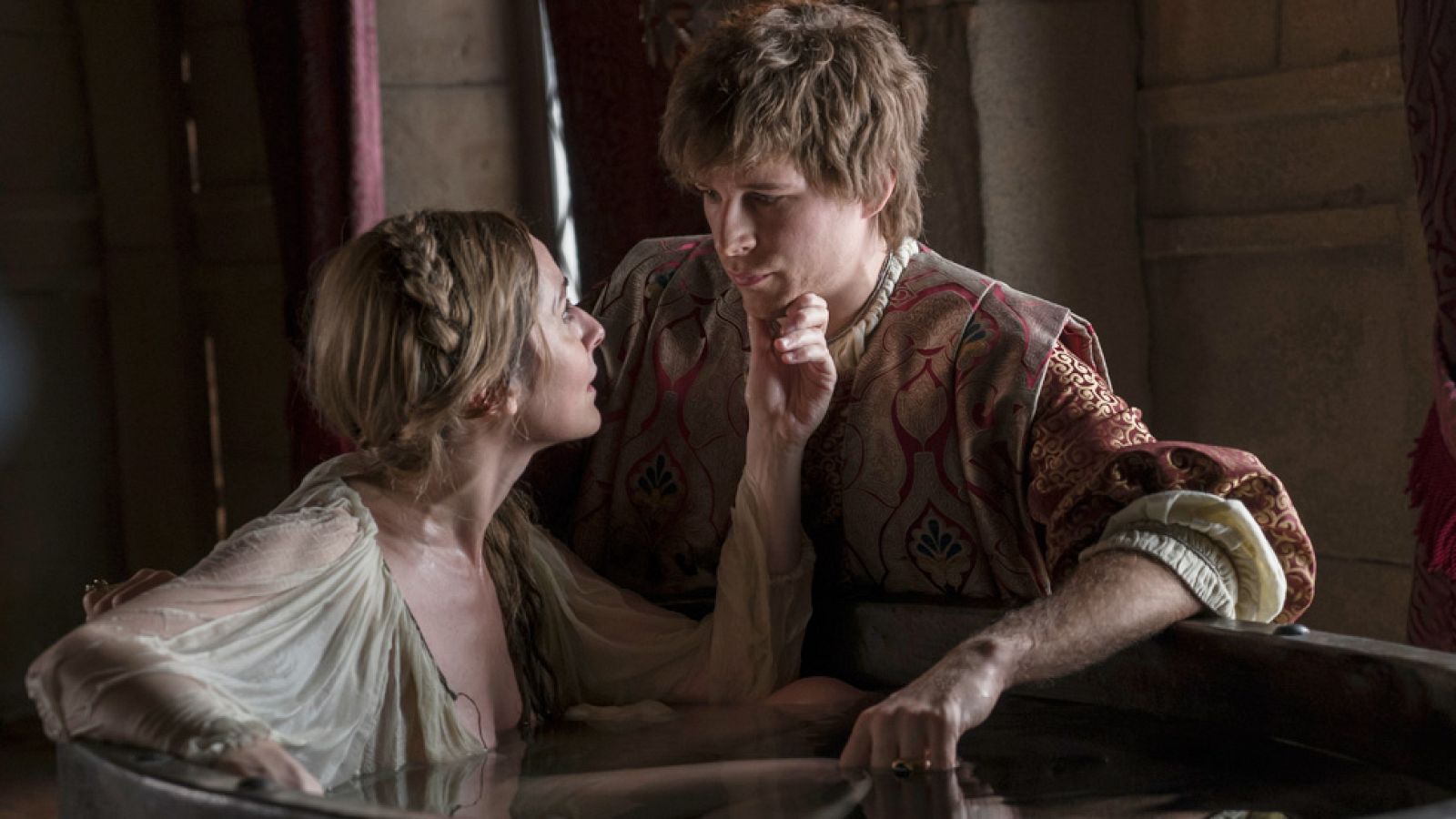 Germana confiesa a Carlos que espera un hijo suyo