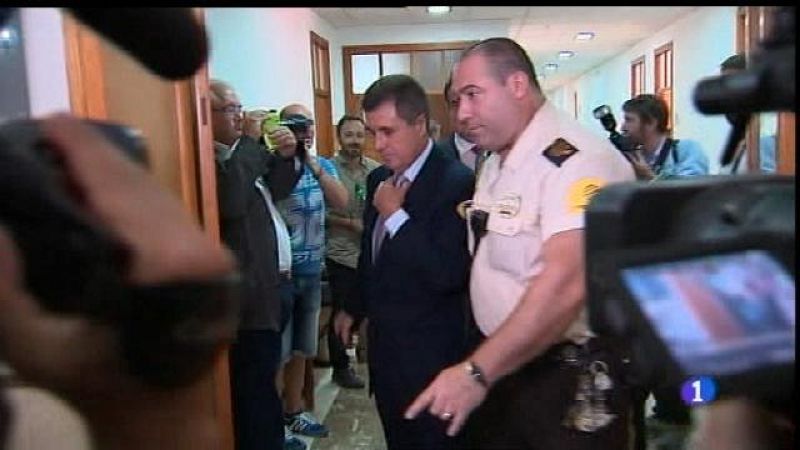 Jaume Matas s'acull al dret a no declarar