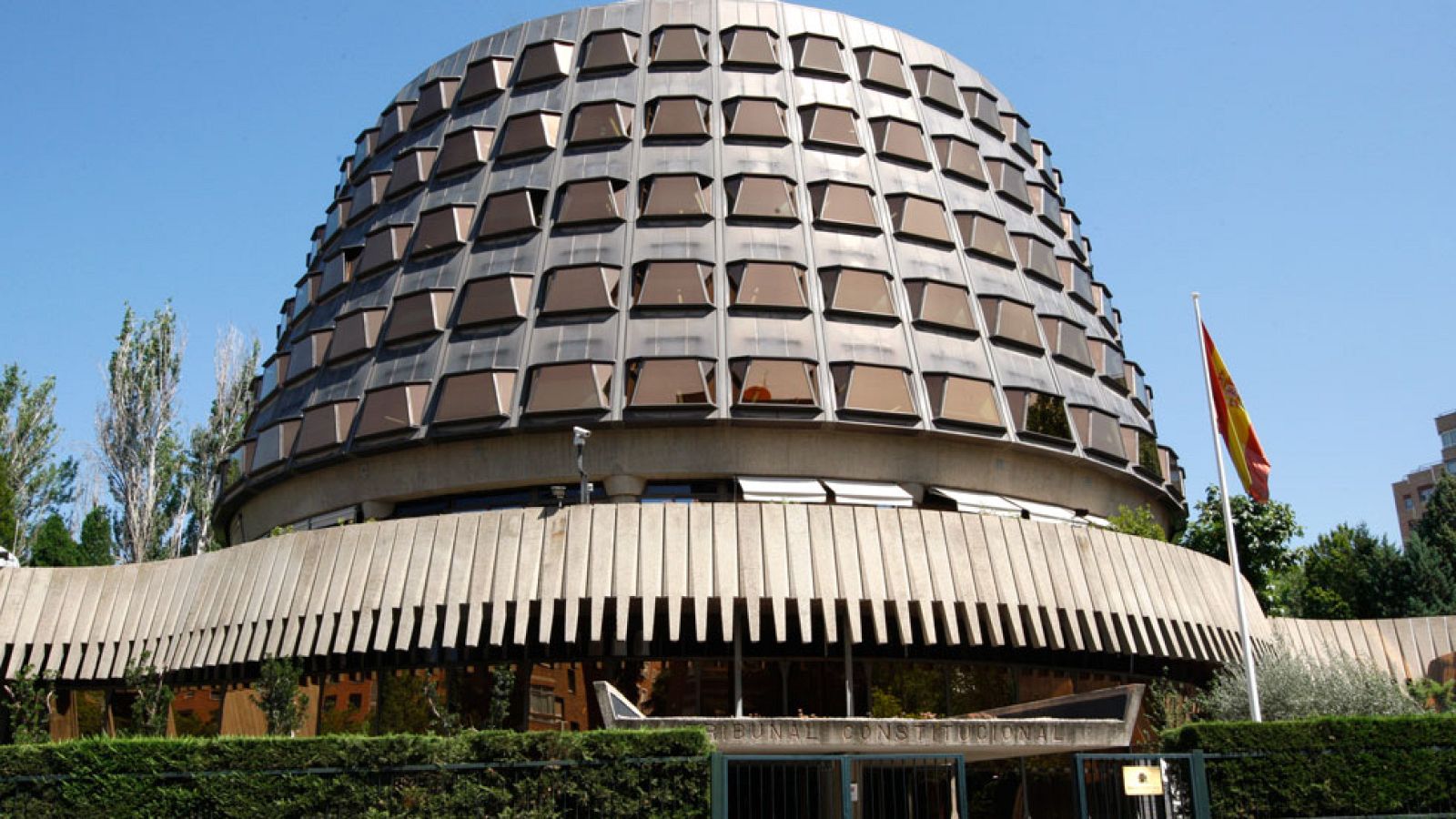 El PP y el PSOE se acusan en el Congreso de "electoralismo" por la reforma del Tribunal Constitucional | Ver