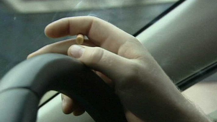 Telediario 1 - La Organización Mundial de la Salud propone a sus Estados miembros que prohíban fumar en los coches y hogares donde hay niños