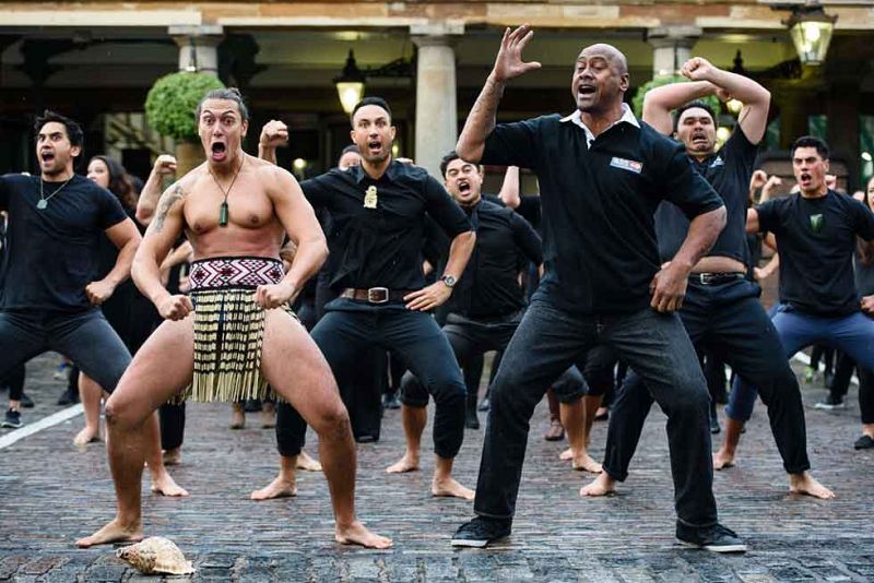 Los 'All Blacks' deleitan a los londinenses con una haka