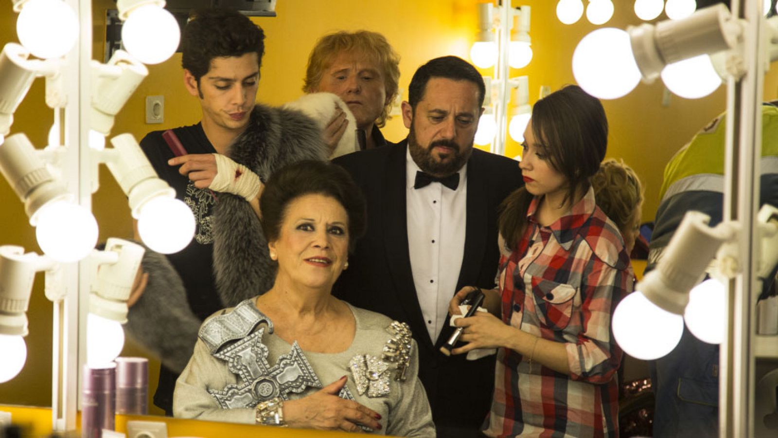 RTVE.es te adelanta una escena de 'Mi gran noche', la nueva película de Álex de la Iglesia | Ver