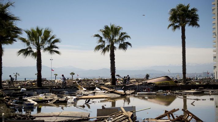 Telediario 1 - Aumentan a doce los muertos por terremoto en Chile, que deja 642 damnificados
