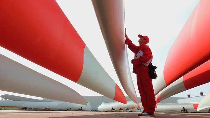 Informativo 24h - China construye molinos de viento contra la contaminación