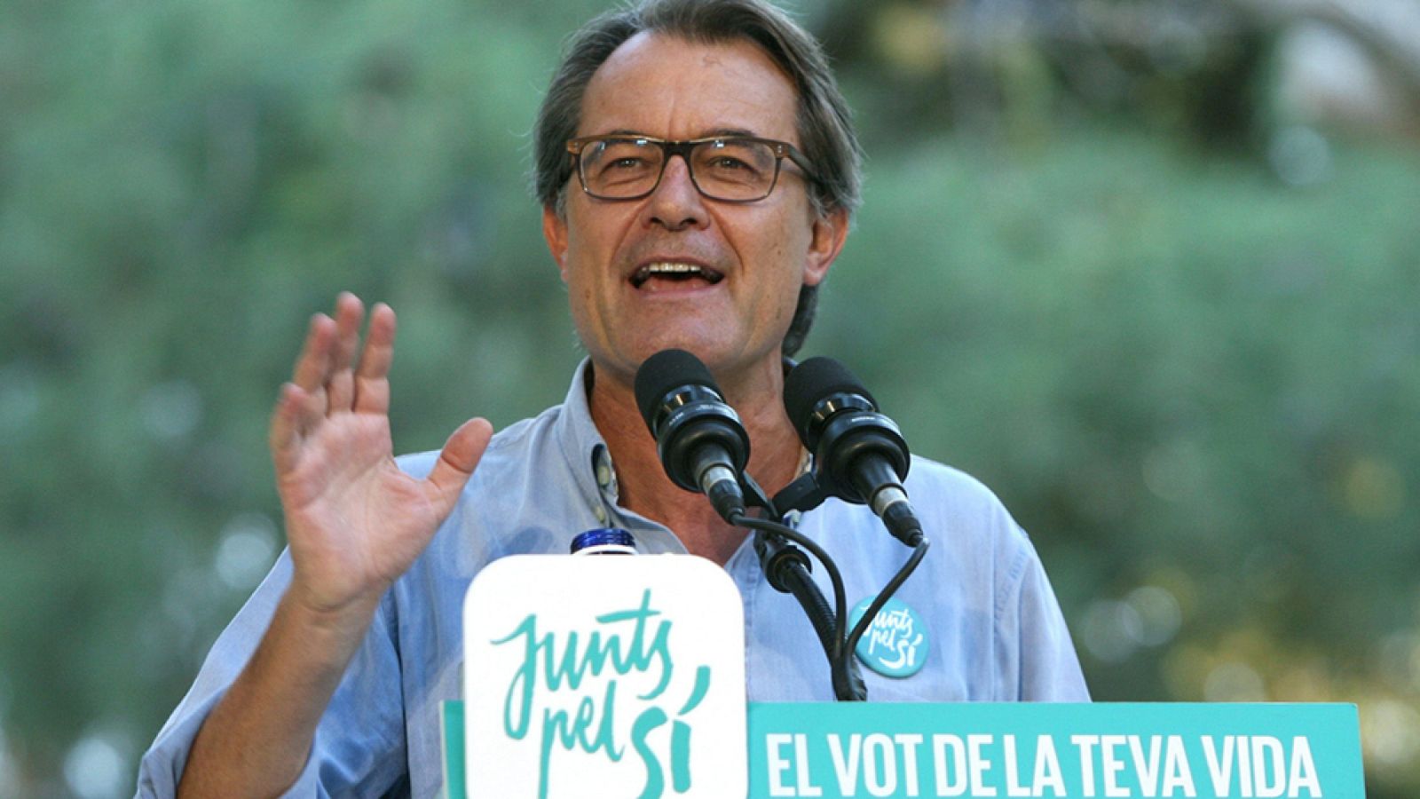 Mas propone hacer un "corte de mangas" a PP, PSOE y Podemos, votando la lista por la independencia