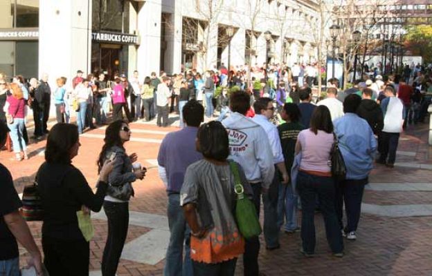  - Colas para el voto anticipado