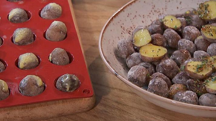  - Patatas canarias cocidas en agua de mar con dos salsas