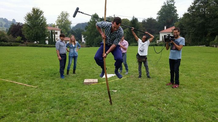Aquí la Tierra - Saltando con el palo pasiego
