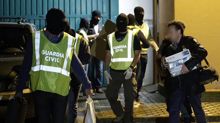 Telediario 1 - Registro de la casa donde han detenido a la cúpula de ETA