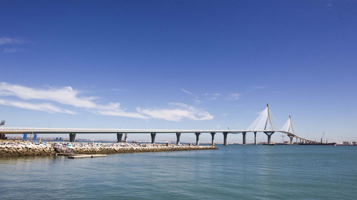 Informativo 24h - Rajoy inaugura el puente Constitución 1812 de Cádiz