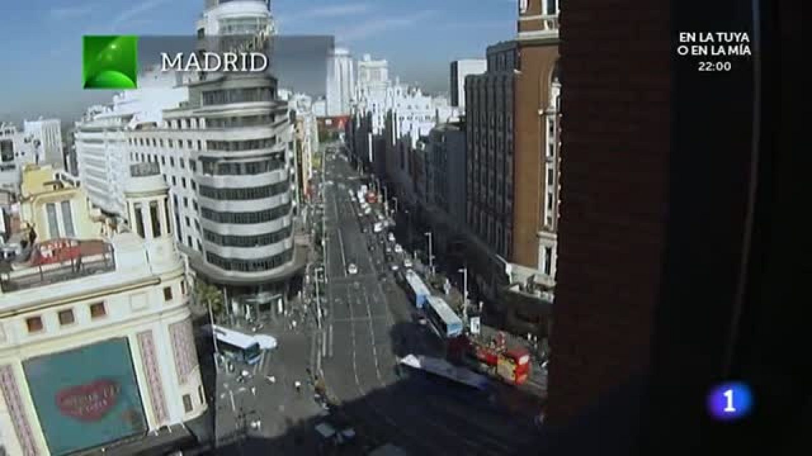 Fernando Romay prueba los perritos calientes gourmet