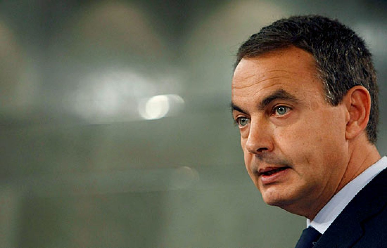 Zapatero presenta un paquete de medidas contra el desempleo