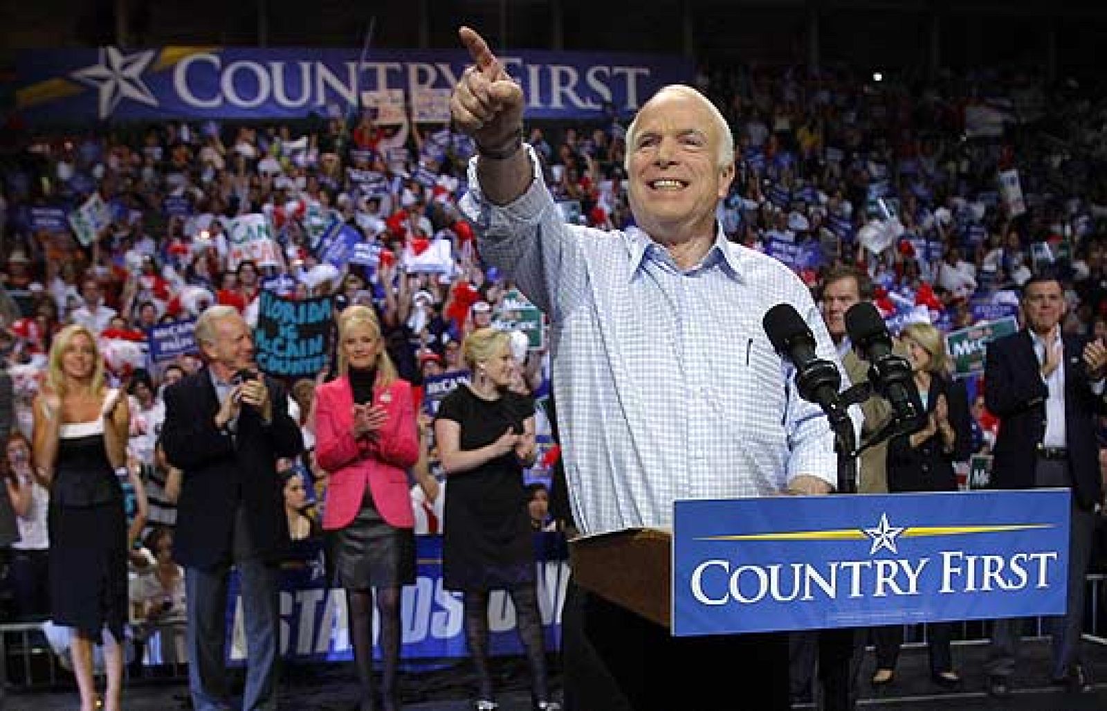 McCain apura las últimas horas de campaña en estados clave como Pensilvania, New Hampshire y Florida | Ver