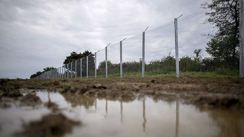 Croacia sigue desviando a miles de refugiados hacia Hungría