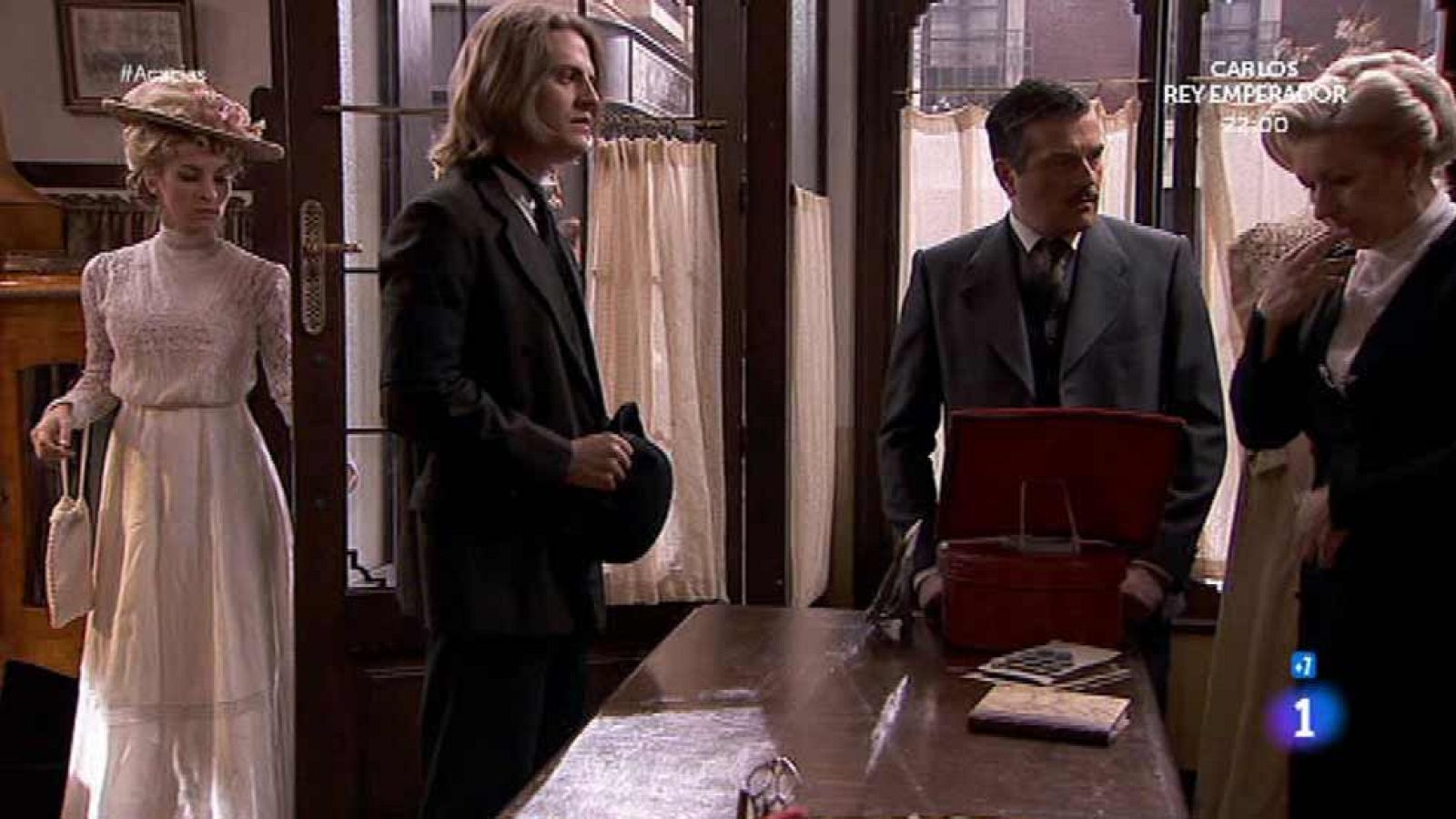 Acacias 38 - Susana prohíbe a su hijo relacionarse con Claudio