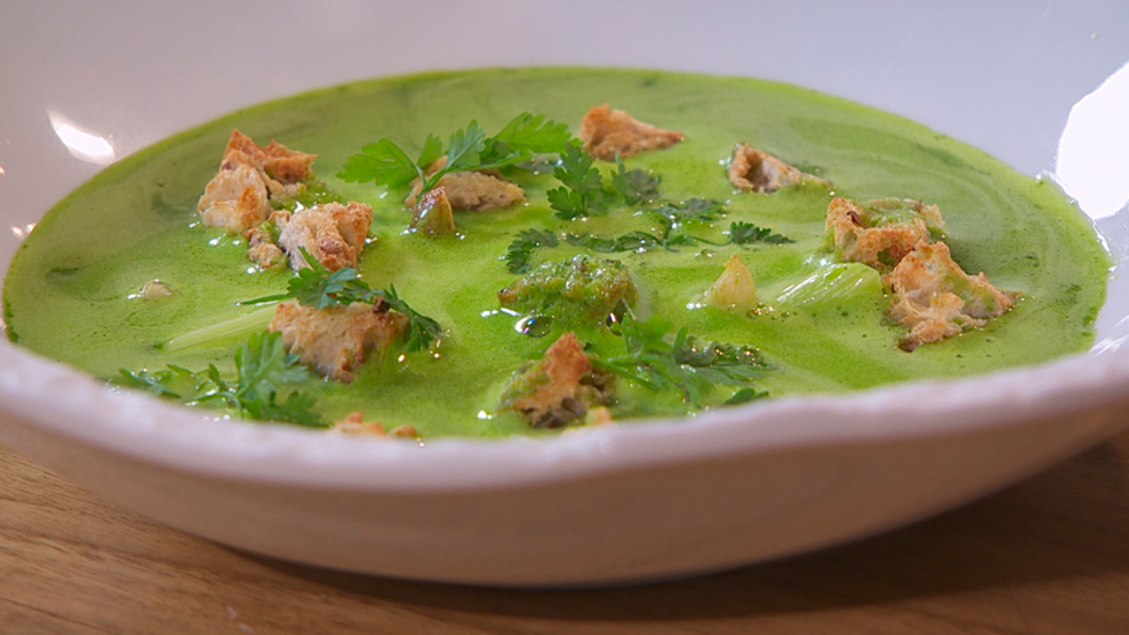 Receta de sopa de ajo y perejil