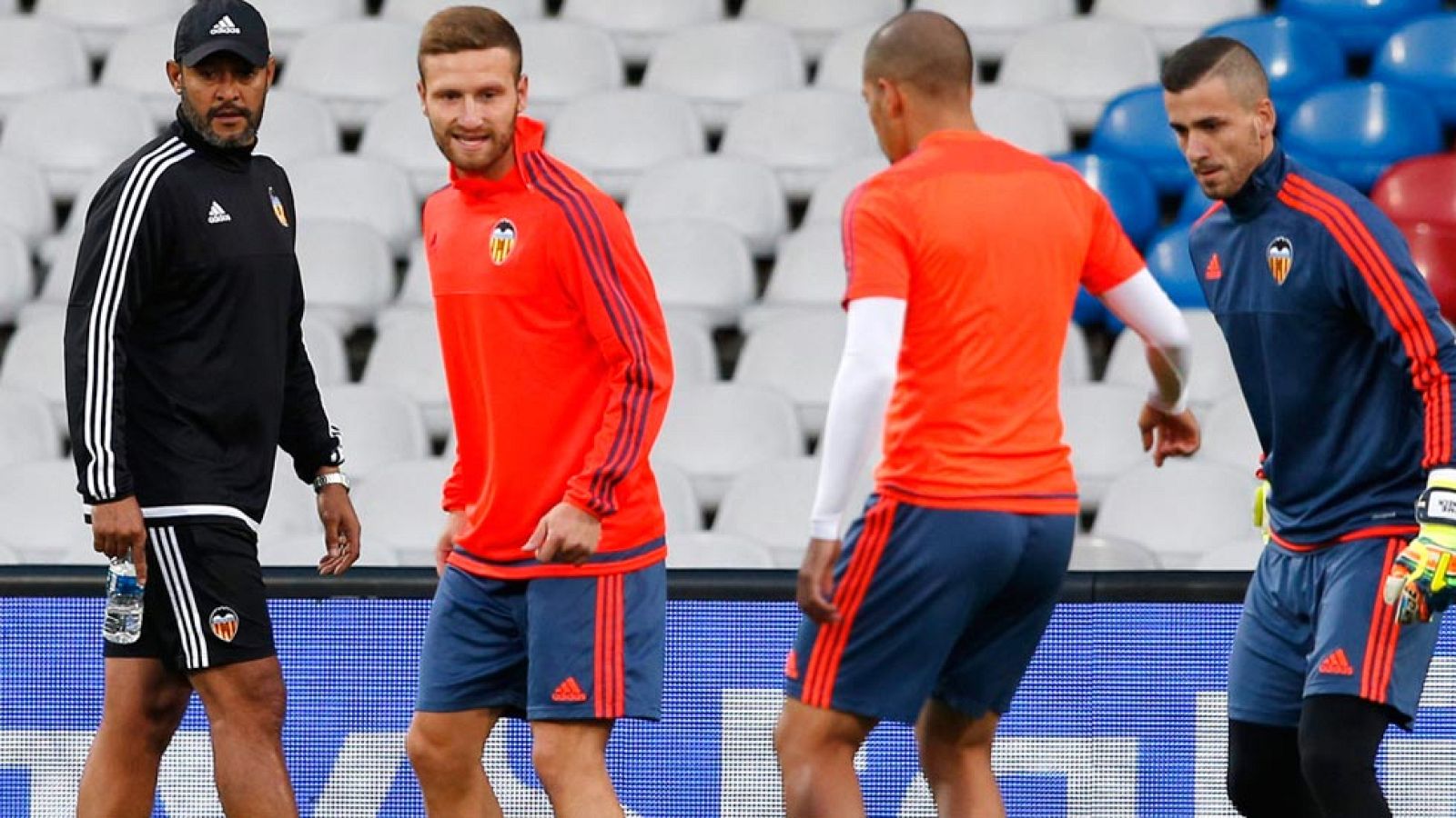 El Valencia, obligado a ganar en Lyon tras el tropiezo inicial